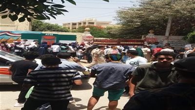 طلاب التابليت اعتراضو ا بالفشن