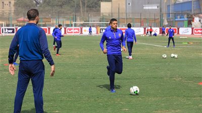 نجم دفاع الاهلى يعود للتدريبات بعد غياب 45 يوما