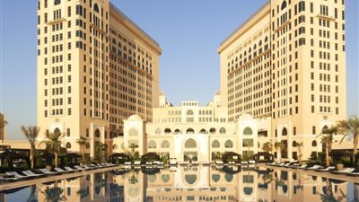 هربا من ازمتها الاقتصادية..تخفيض ٤٠% على الاقامة بالفنادق القطرية