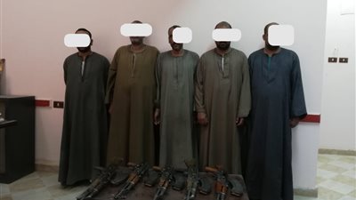 معركة بالأسلحة الآلية بين 