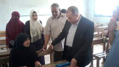 مديرالتأمين الصحى يطمئن على حالات طلاب معهد فتيات فاقوس