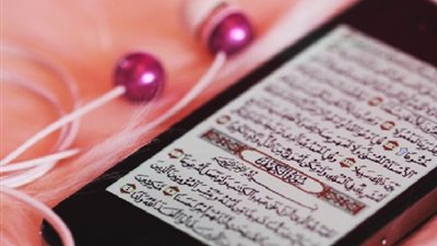 هل يُثاب المسلم على قراءة القرآن من الشاشة الإلكترونية؟