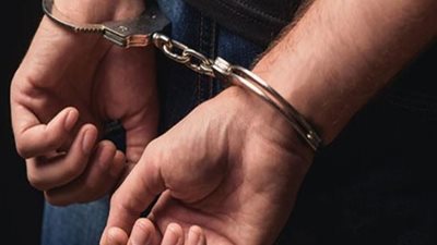 القبض علي مندوب مبيعات بحوزته حشيش بمركز الخارجة