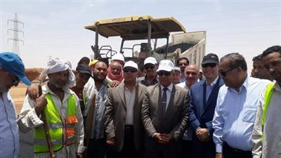 وزير النقل فى أسوان يتابع أعمال انشاء وتنفيذ 3 محاور على النيل بأسوان وقنا بتكلفة 4.3 مليار جنيه