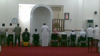 هل تصح صلاة الفريضة للجالس على الكرسي؟