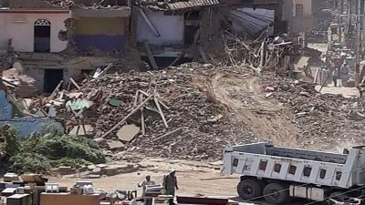 إستمرار أعمال إزالة مبانى نجع أبوعصبة لإستكمال طريق الكباش بالأقصر