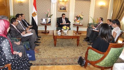 وزير التعليم العالي يبحث مع السفير الفرنسي التعاون في مجال الفضاء