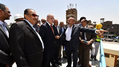 وزير الإسكان ومحافظ الجيزة يشهدان تشغيل محطة مياه جزيرة الدهب.. صور
