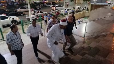 محافظ بورسعيد يشارك أهالى بورفؤاد التهجد فى ليلة القدر