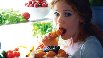 احذروا الافراط فى تناول الحلوى صباح يوم العيد