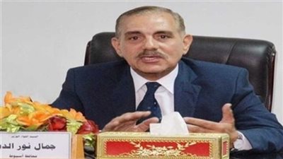 محافظ أسيوط يصدر حركة تغييرات محدودة بين قيادات المحليات