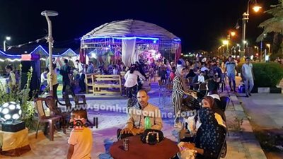 أهالي الوادي الجديد يتوافدون على الحدائق والمتنزهات فى سهرات ثانى أيام العيد