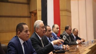 عاشور لشباب المحامين: الأمانة والشرف أساس العمل برسالة المحاماة