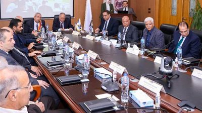 رئيس هيئة ميناء دمياط يشيد بالتعاون مع كليات الجامعة