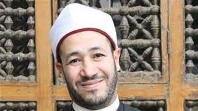 هذا هو الحكم اذا ما رأى غيره على المعصية ولم ينصحه