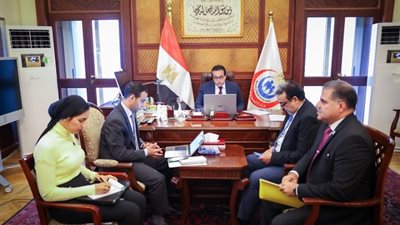 عبدالغفار يبحث مع إحدى الشركات الأمريكية تطوير المنشآت الصحية