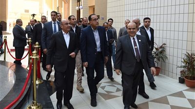 رئيس الوزراء يتفقد أعمال تطوير مجمع محاكم السويس