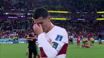 شاهد.. لحظه بكاء رونالدو بعد تأهل المغرب لنصف نهائى كأس العالم