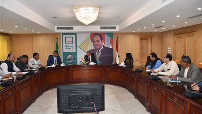 تطبيق قانون المحال العامة الجديد.. بالفيوم