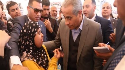 وزير القوى العاملة يفتتح ملتقى توظيف بطور سيناء.. صور