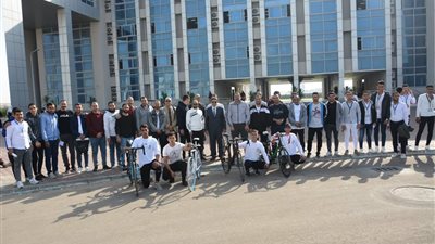 رئيس جامعة دمياط يفتتح ماراثون للدراجات