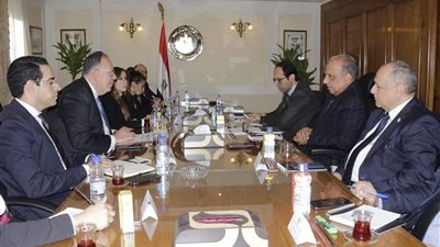 وزير قطاع الأعمال يطرح دراسات تفصيلية لمشروعات جديدة لتوطين الصناعة