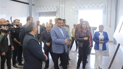 هشام آمنة ومحافظ دمياط يتفقدان المجزر الآلى والمحجر البيطري