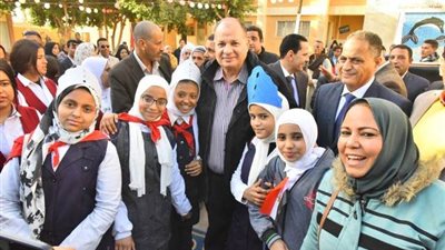محافظ أسيوط يفتتح معرض المشغولات اليدوية للطلاب ذوى الهمم