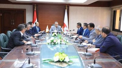محافظ سوهاج يعقد اجتماعا لمناقشة موقف تطهير الترع ورفع مخلفات