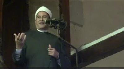 خطيب الجامع الأزهر للتجار : إخفاء السلع عن الناس واحتكارها حرام