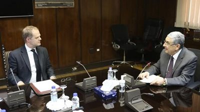 وزير الكهرباء بحث ووفد بريطانيا فرص الاستثمار فى الطاقات المتجددة
