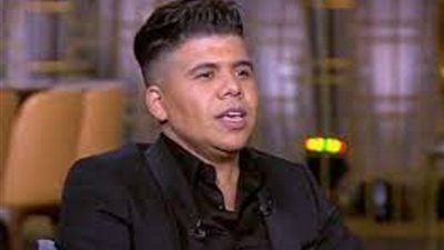 عمر كمال يكشف سرعدم تواجد صورة له مع والده على السوشيال ميديا