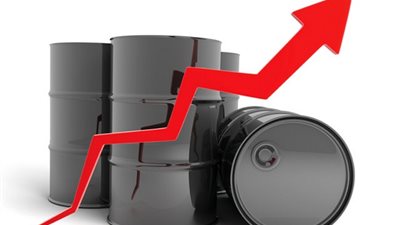 النفط يرتفع عالميًا مع تراجع الدولار