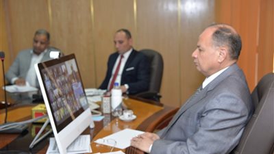 محافظ أسيوط يشارك في اجتماع مجلس المحافظين