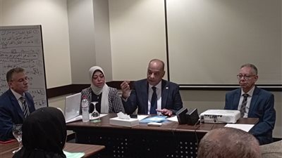ورشة عمل لتقييم الأنشطة العلمية والتكنولوجية لطلاب الإعدادية