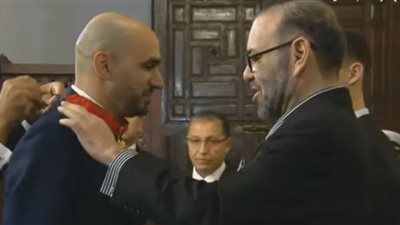 الملك محمد السادس يمنح بعثة منتخب المغرب وسام العرش