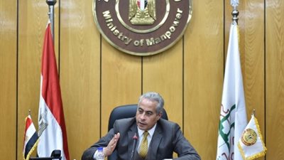 وزير القوى العاملة يتابع ميكنة خدمات 