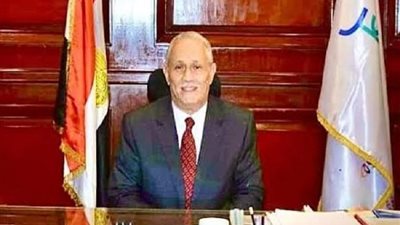 محافظ الأقصر يوجه بالنظر فى ترقية موظفى الصناديق والحسابات الخاصة