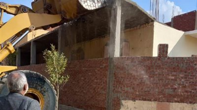 جهاز بدر ينفذ إزالة فورية لدور مخالف ويحيل المالك للنيابة/بالأرقام