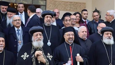 الأنبا باسيليوس مع غبطة البطريرك في إستقبال قداسة البابا تواضروس