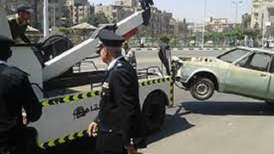رفع 55 سيارة ودراجة نارية متروكة بالشوارع