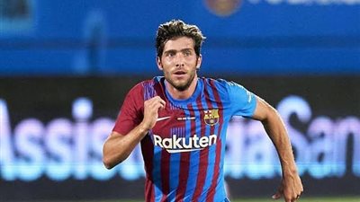 نجم برشلونة يصرخ : أتقاضى راتب أقل لاعب صاعد بالفريق