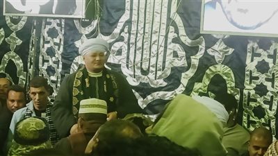 المنشد أيمن هريدى يشعل حفل الليلة الختامية للسيدة نفيسة