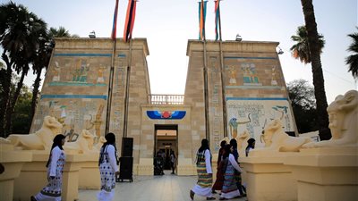 طالبات الإعدادى بالمنوفية يستمتعون بزيارة القرية الفرعونية