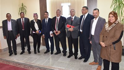 مناقشة الاستعدادات النهائية لامتحانات الفصل الدراسي الأول بالاقصر