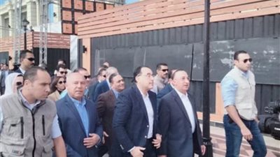 مدبولي يستمع لشرح تفصيلي حول تطوير ميدان الشهداء ومحطة مصر