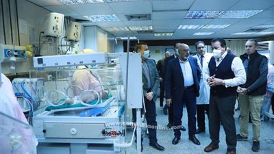 وزير الصحة يشيد بجودة الخدمات الطبية بمستشفى الهلال للتأمين الصحى