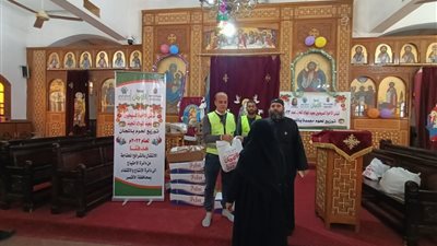 توزيع لحوم على 1000 أسرة من الأقباط بكنيسة القيامة بالأقصر