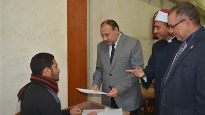 نائب رئيس جامعة الأزهر للوجه القبلي يتفقد امتحانات التخلف