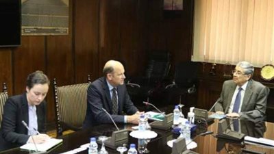 شاكر : اهتمام رئاسى بالطاقات المتجددة وتوطين صناعة الهيدروجين